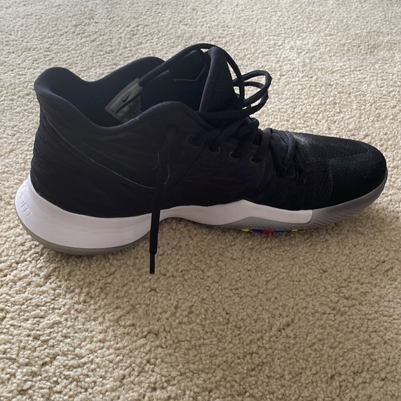 Kyrie 3 Black Ice - Picture 2 of 3